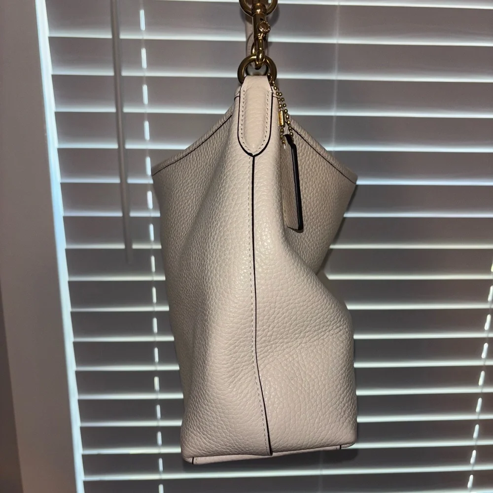 COACH Pebbled Leather laurel Bag in cream/white